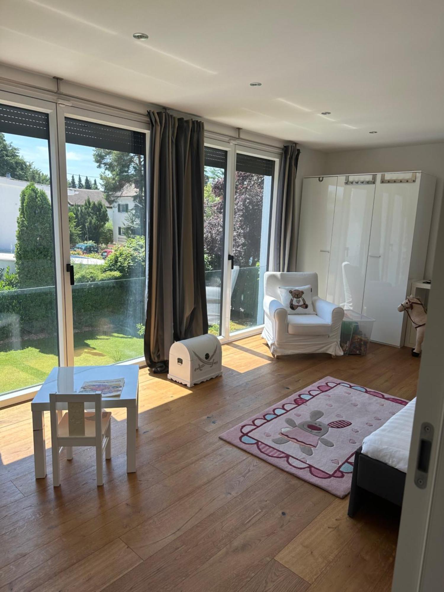 Outstanding 9 Bedroom With Pool In Villa München
