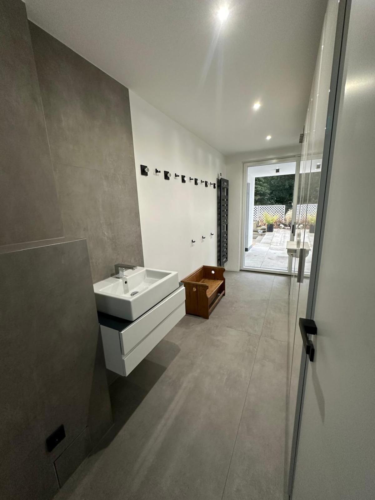 Outstanding 9 Bedroom With Pool In *